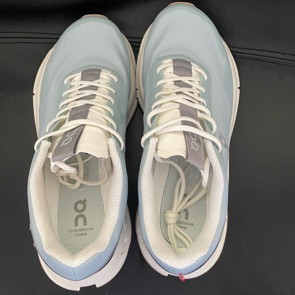*NWOT On Running Cloudnova Form Sneakers - Picture 2 of 4